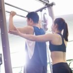 胸を密着させたり、股間を近づけたり。女性インストラクターが明かす、大手ジムの中年男性への際どい営業実態とは