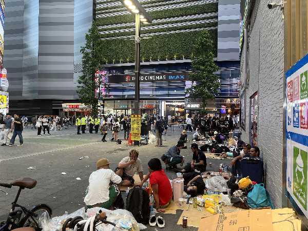 【動画】トー横キッズ、トー横祭りで大喧嘩www