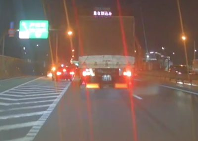 【閲覧注意】外環道トラック荷崩れ死亡事故の瞬間のドラレコが公開される→案の定アイツが悪かった…