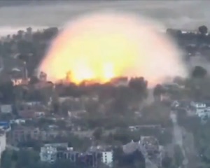 【動画】ウクライナ大爆発。オリヒウの街に超大型爆弾が投下される。