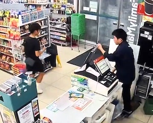 【動画】ファミマのベトナム人店員、万引きクソガキを確保して警察に引き渡す。