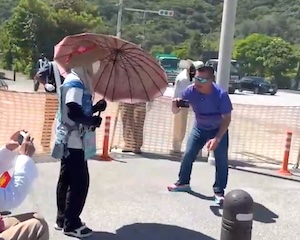【動画】辺野古ダンプ妨害員、YouTuberに妨害されて警察に泣きつくｗｗｗ