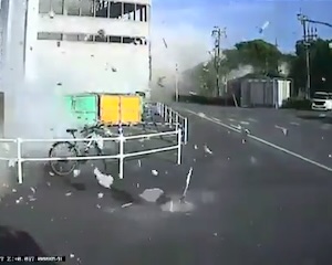 【動画】イオンモール熊本の敷地内で爆発事故に遭遇したドラレコ。