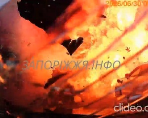 【動画】ほんの十数メートル先にロシアの自爆ドローンが突っ込んでくるドラレコ。