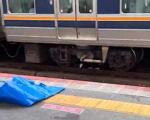 【事故】住道駅で電車と接触した若い女性の映像が公開される。