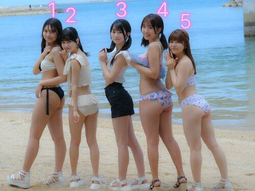 【画像】海辺で水着姿の5人を品評、童貞は4を選ぶ