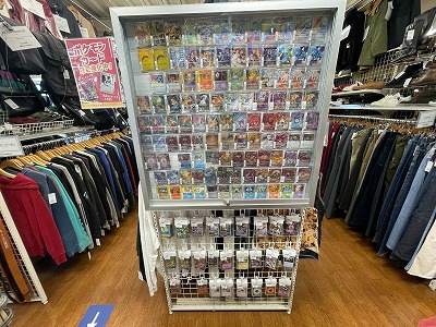 【悲報】ワイコンビニ夜勤、ベトチャイからの「ポケカ、アリマスカ」問い合わせが本日すでに6件