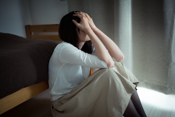 【画像】卒業式の美人JKさん、中学からの親友を高校最後のツーショットで裏切るwww