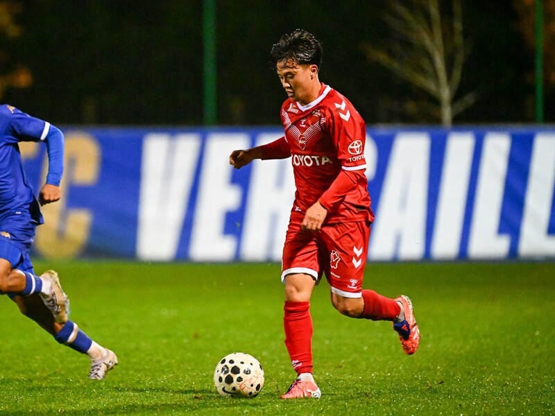 【サッカー】「厳しい現実」”超高校級”と注目された19歳怪物FW、”0試合”で英クラブを退団→ベルギーへ電撃移籍！