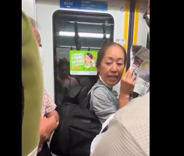 【動画】痴漢された女さん、電車内で発狂www