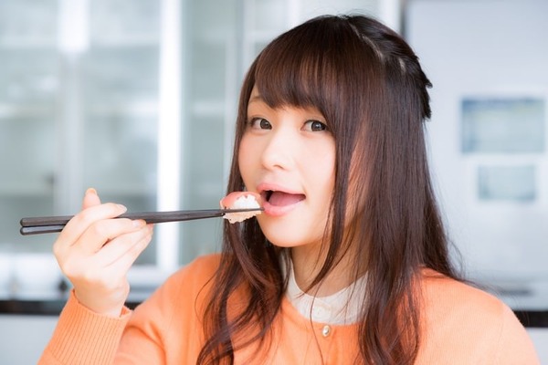 【画像あり】森七菜さん、食べ方が下品すぎると大炎上www