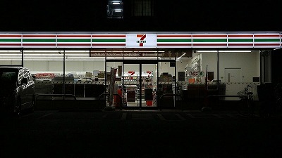 【悲報】ワンオペワイ、後のやつ来ない&オーナー連絡つかないで無事徹夜へ…