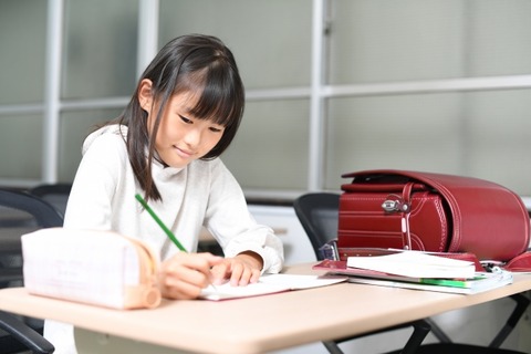 【画像】女子小学生(10)｢メンズヘアーにしてください｣⇒結果www