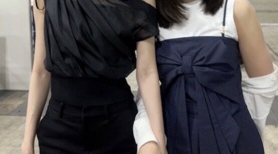 【画像】女、公共の場でいきなり手コキしてしまうwww