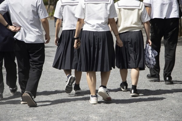 【悲報画像】この修学旅行、何度見てもキツい。「何もしない方がマシ」「地獄絵図」⇒！！