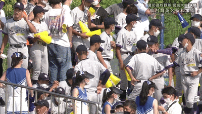 【画像】仙台育英チア、試合中に「お持ち帰り」されてしまうwww