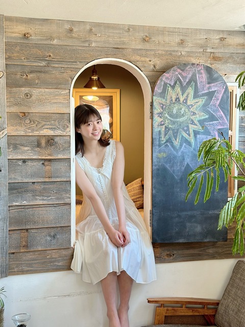 冨里奈央、超薄着。背徳感ヤバすぎだってwww