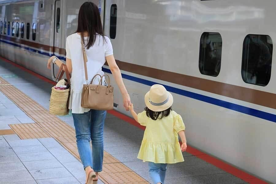 【相談】早めに予約した通路側の席に、見知らぬ母子が。車掌の呼びかけにも「目を閉じて無視」して居座られました。無理やり奪われた席は、結局”やったもん勝ち”になってしまうのでしょうか？