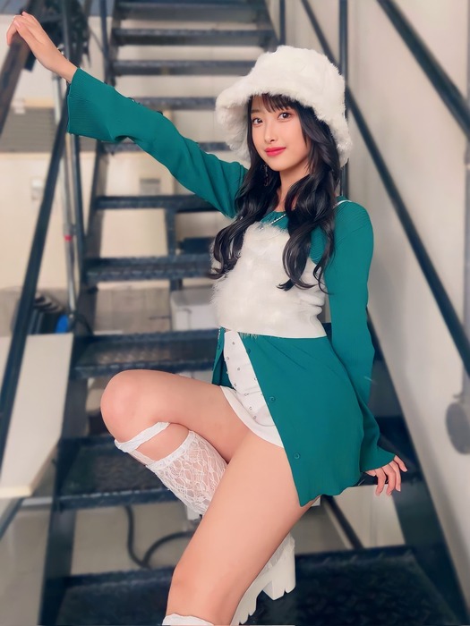 【緊急】脚が非常に美しいハロメン画像を探しています