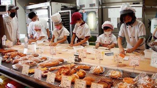 【悲報】幼ま◯こ「大きくなったらパン屋さんになりてえ」中ま◯こ「パン屋…？いやちょっと…」