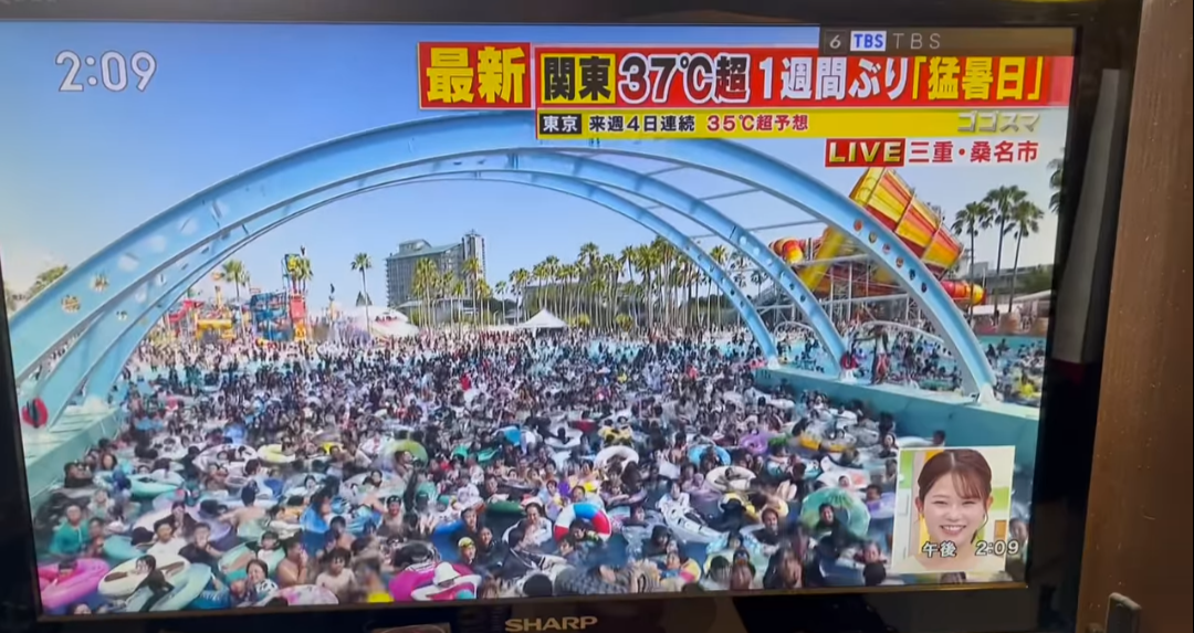 【画像】真夏日のプール、ガチで最高すぎwww