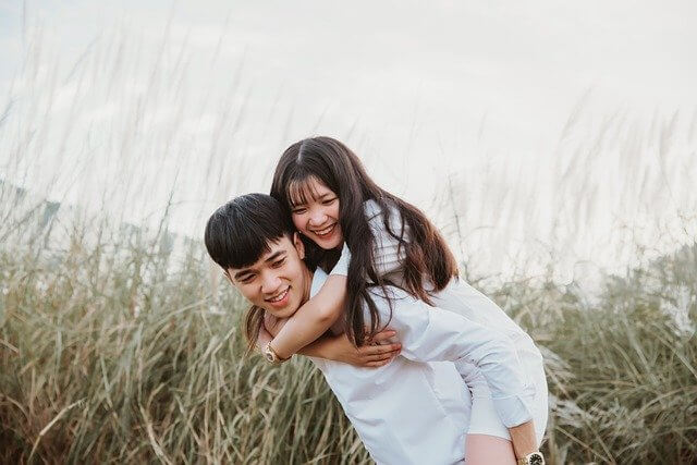 彼女と付き合い始めたら親父に先を越されてしまった。知らなかった。いつのまにかそんな関係になっていたなんて……..