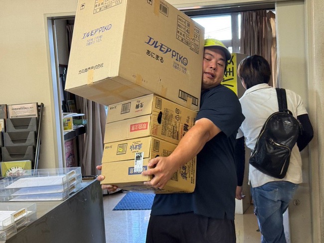 【画像】へずまりゅう、物資の運搬が凄すぎる