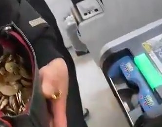 【動画】ベトナム人さん、セルフレジで小銭を大量に入れまくってバズるwww