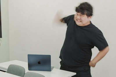 彡(-)(-)「あの同僚むかつくわー…」彡(^)(^)「せや！市民を装ってクレームの電話入れればええんや！」→