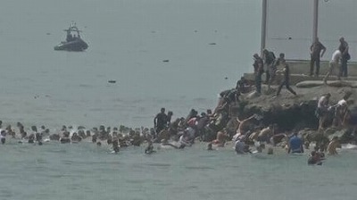 【悲報】スペインにアフリカ移民が大量に海を渡り、国の乗っ取りを開始www
