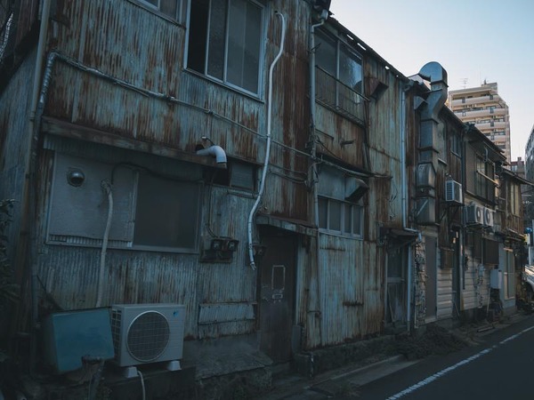 市役所「お前んち古すぎる。建て直せ」ワイ「…(無視)」市役所「話を聞いてくれ！」ワイ「…(無視)」⇒結果！！！！