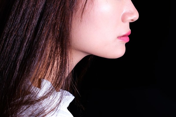 【画像あり】女子、整形に成功「この形の鼻が全女子の理想だと思う！！」⇒！