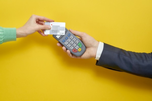 【正論】レジ店員「クレジットカード払いを『カードで』って言う人なんなの･･･････？」⇒！！