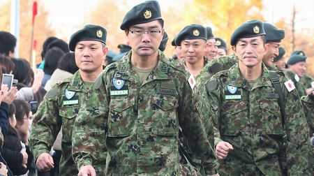ごめん。中国と仲良くしとかないと銃を持って100mを8秒64で走るロボットに自衛隊員が殺されることになるけど、どうする？