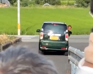 【動画】殺人未遂？徳島で撮り鉄の集団に軽自動車が突っ込む事故。