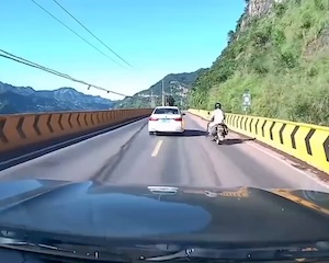 【動画】中国の山道で撮影された恐怖映像が(((ﾟДﾟ)))
