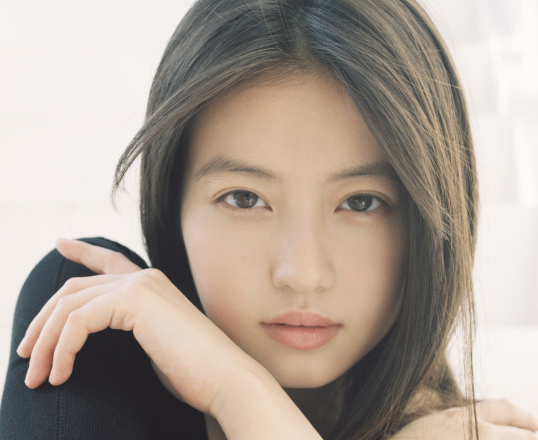 【速報】今田美桜さん、服が透けて下着の形がくっきりとwww