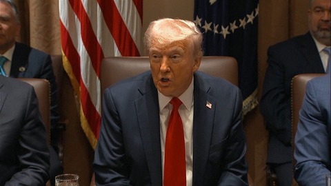 【米国】トランプ大統領「中間選挙勝利なら、成人に１人５０００ドルを支給する」