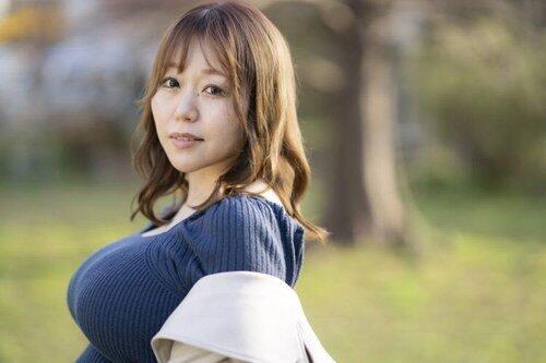 【画像】Kカップグラドル、未婚の母になるwww