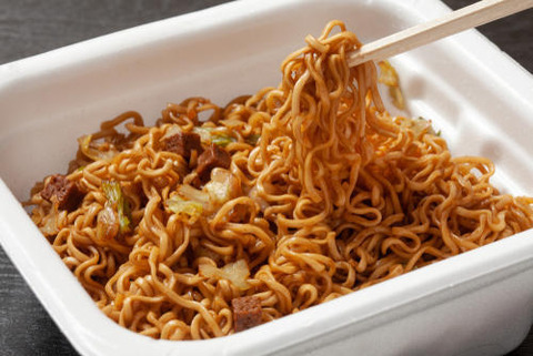 カップ焼きそばはカップラーメンより体に悪いよねｗｗ