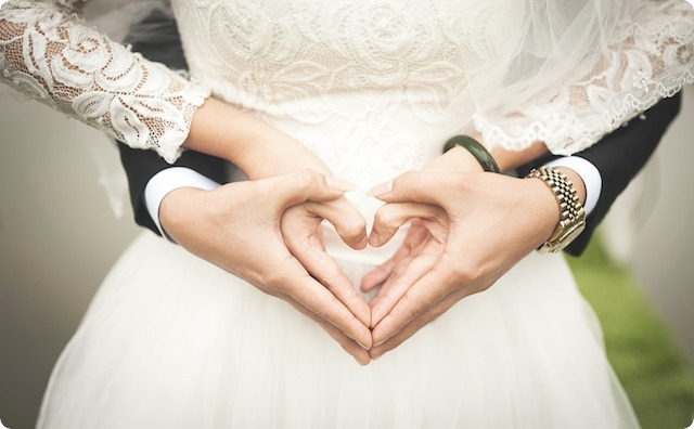結婚式に欠席した友人から現金書留でご祝儀3万円を貰ったので、引き出物を友人宅へ送ったら「非常識だ」と連絡が来て…