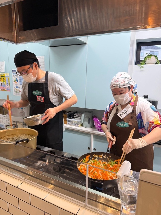 【悲報】やす子が作る子ども食堂の料理、人参だらけで炎上www