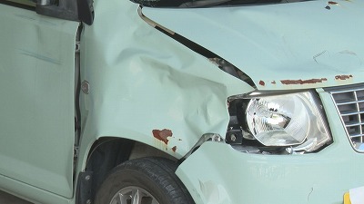 【悲報】車と衝突、電動キックボードの男性（78歳）が死亡！信号無視か…車を運転の男（77歳）を現行犯逮捕