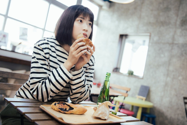 【動画あり】大腸がんになった41歳女性が毎日食べていたものがこちら⇒！