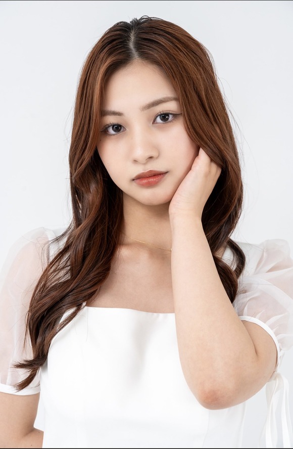 【画像】一流大学美人JDがグラビアでﾃﾞｶﾊﾟｲ披露www