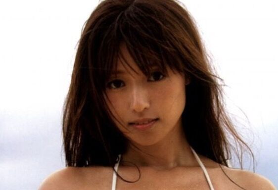 若い頃の深田恭子さんのビキニショット、シコすぎだろwww