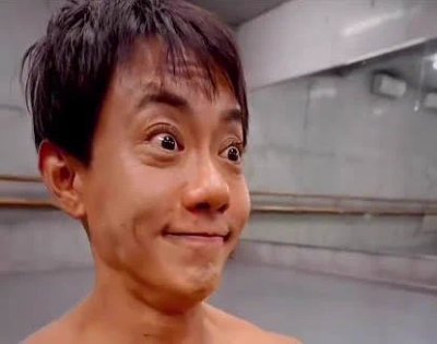 【謎行動】堀大輔さん、スマホを吸引www