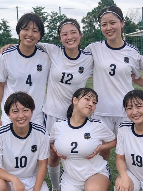 【画像】このお●ぱいでサッカーは無理でしょwww