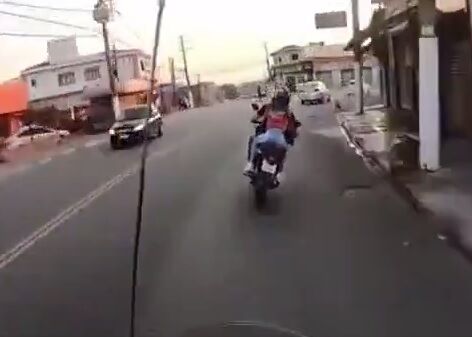 【動画】プリケツ女を載せたバイカー、レベチwww