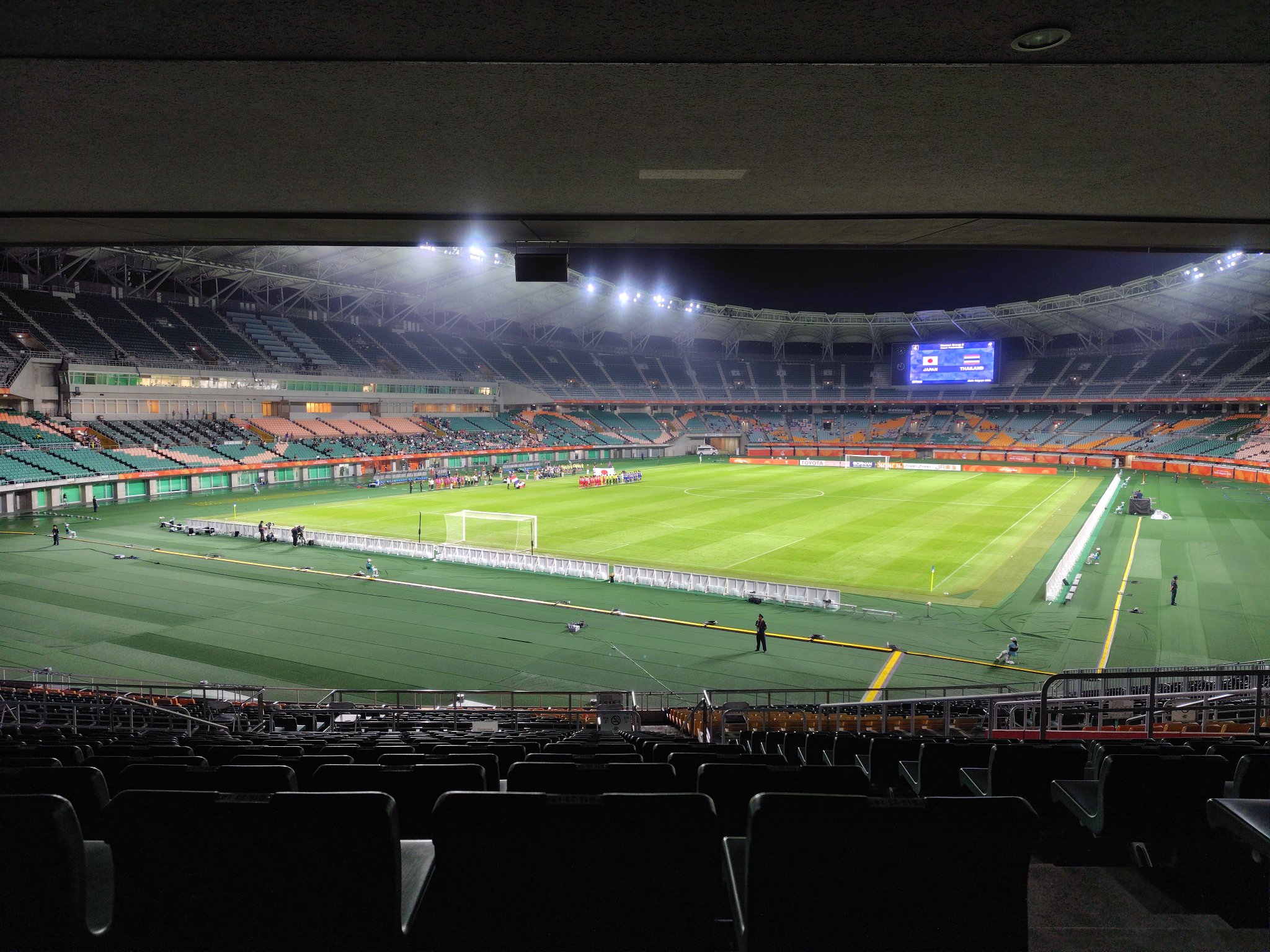 【画像】アジア大会、サッカー日本代表戦なのにガラガラwww